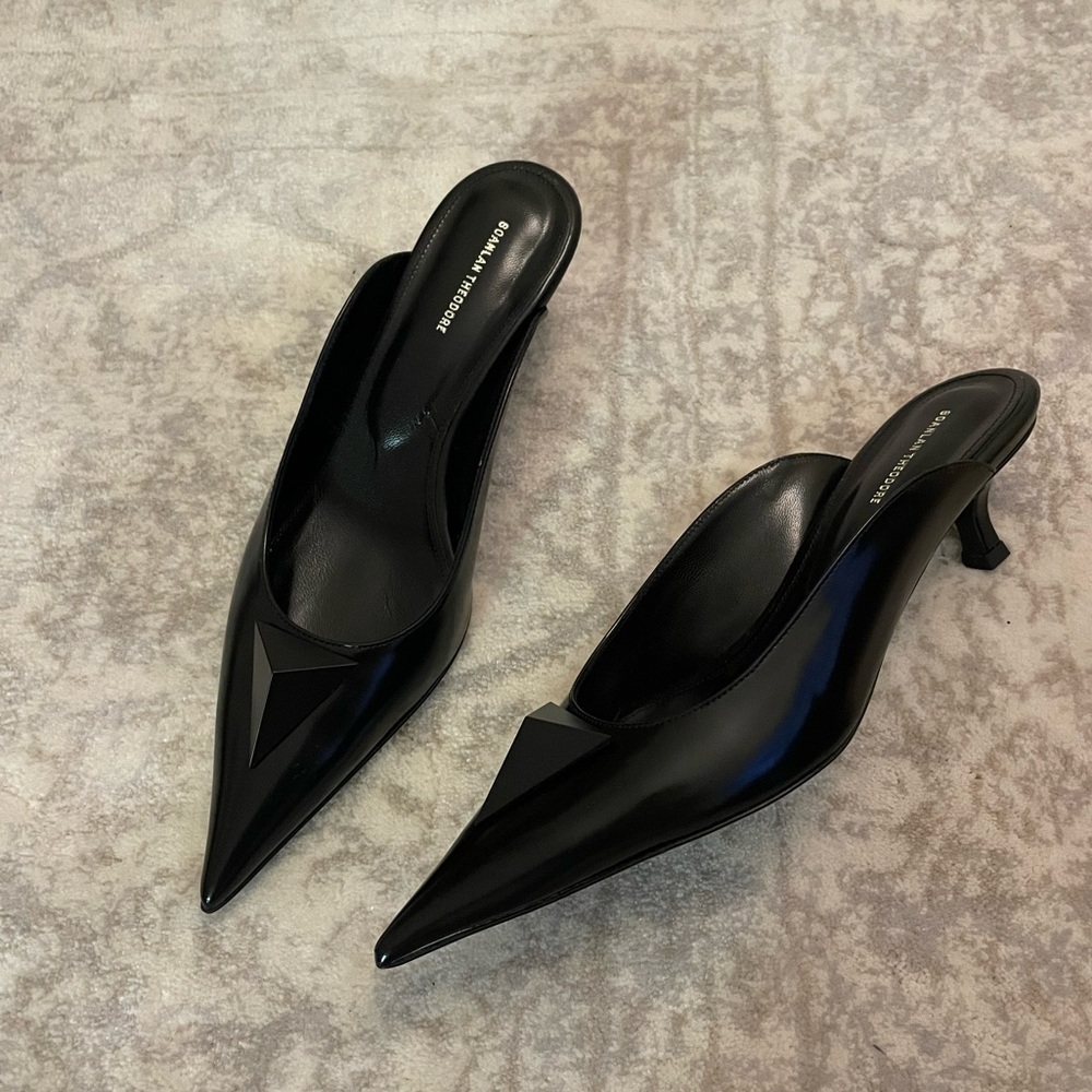 Scanlan Theodore Triangle Trim Mule Black Kitten Heel